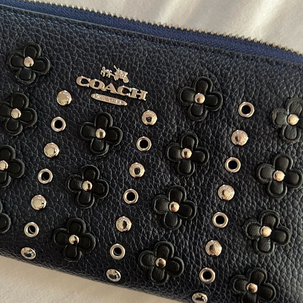 Floral rivet